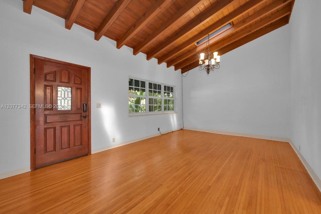 For Sale: $2,300,000 (3 beds, 2 baths, 1367 Square Feet)