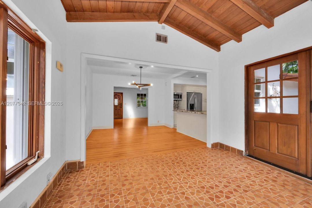 For Sale: $2,300,000 (3 beds, 2 baths, 1367 Square Feet)
