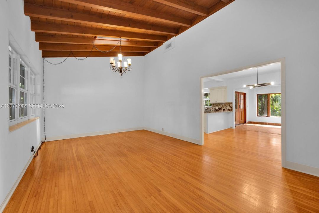 For Sale: $2,300,000 (3 beds, 2 baths, 1367 Square Feet)