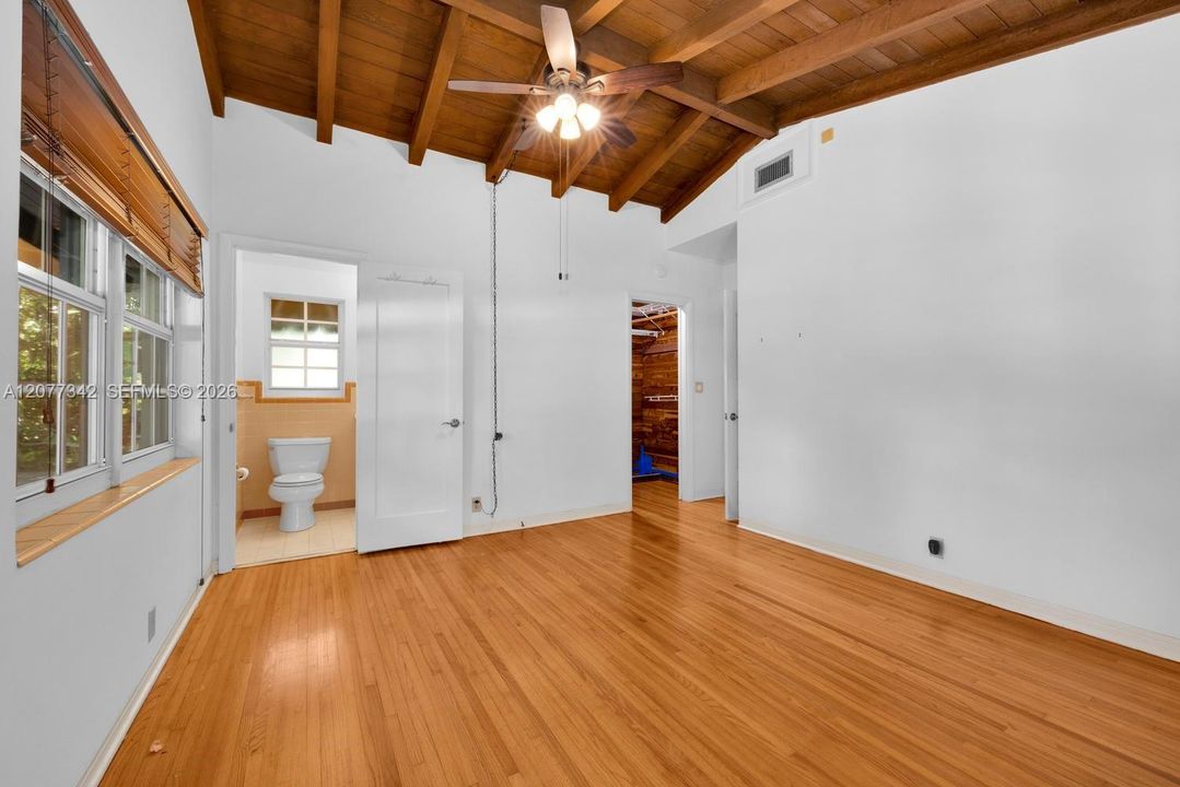 For Sale: $2,300,000 (3 beds, 2 baths, 1367 Square Feet)
