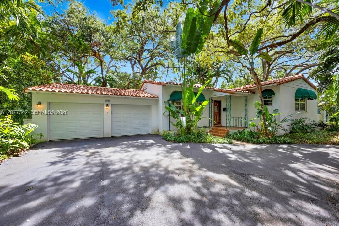 For Sale: $2,300,000 (3 beds, 2 baths, 1367 Square Feet)