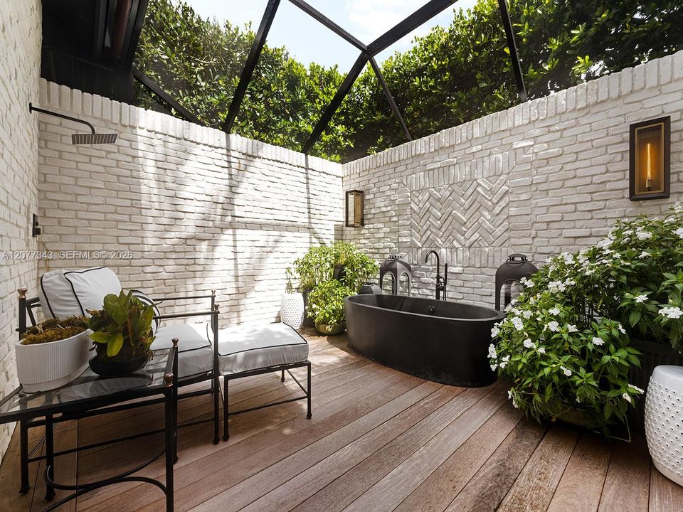 Outdoor primary tub