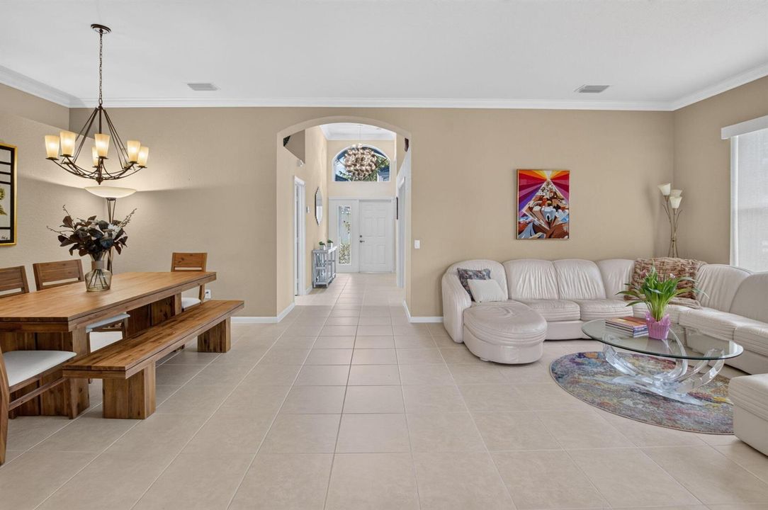 DINING ROOM/LIVING ROOM