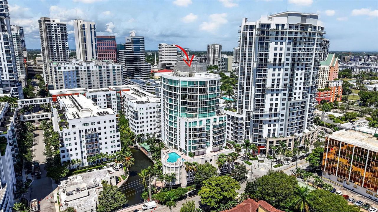 For Sale: $549,900 (2 beds, 2 baths, 990 Square Feet)