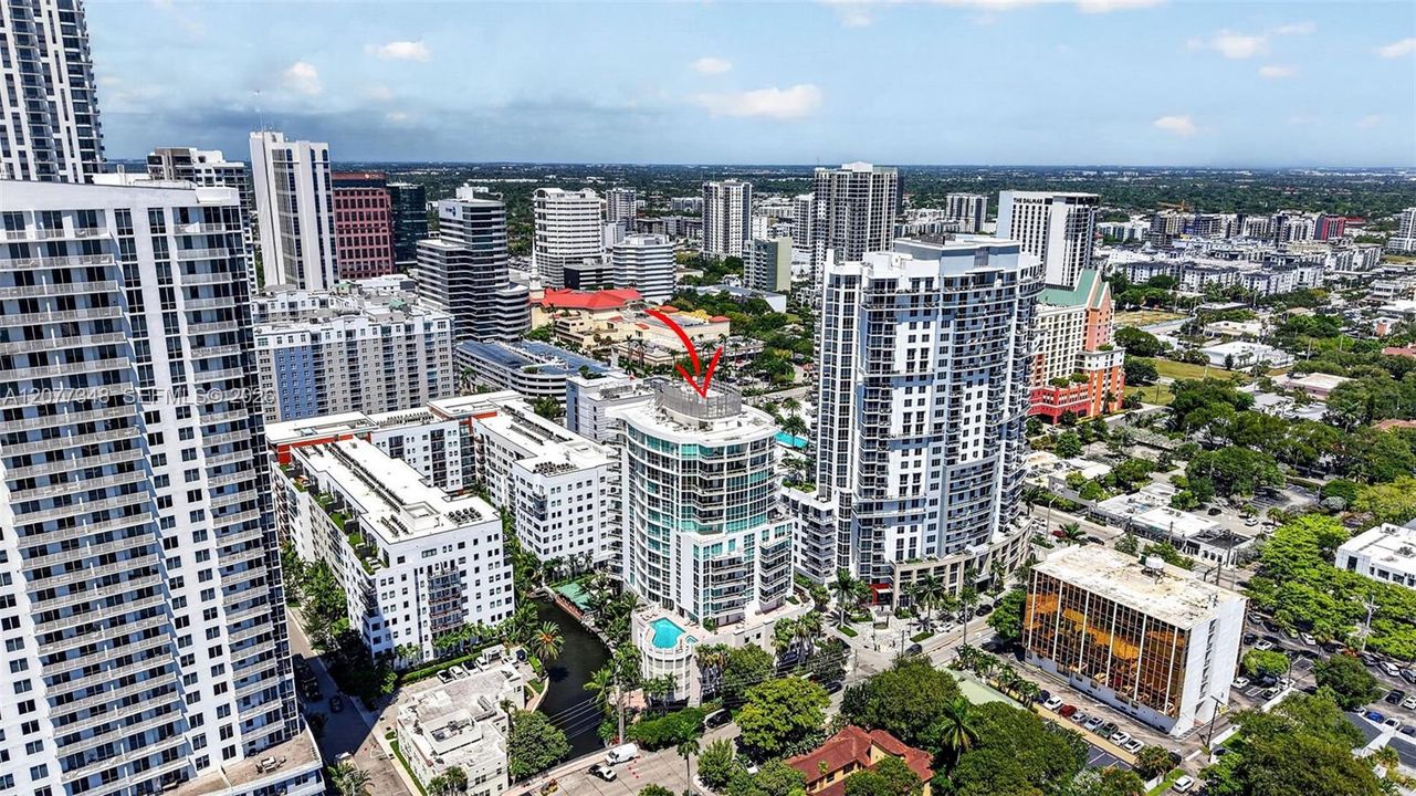 For Sale: $549,900 (2 beds, 2 baths, 990 Square Feet)
