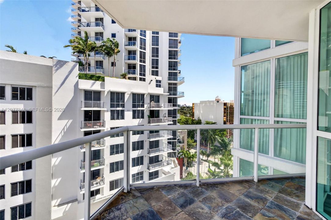For Sale: $549,900 (2 beds, 2 baths, 990 Square Feet)