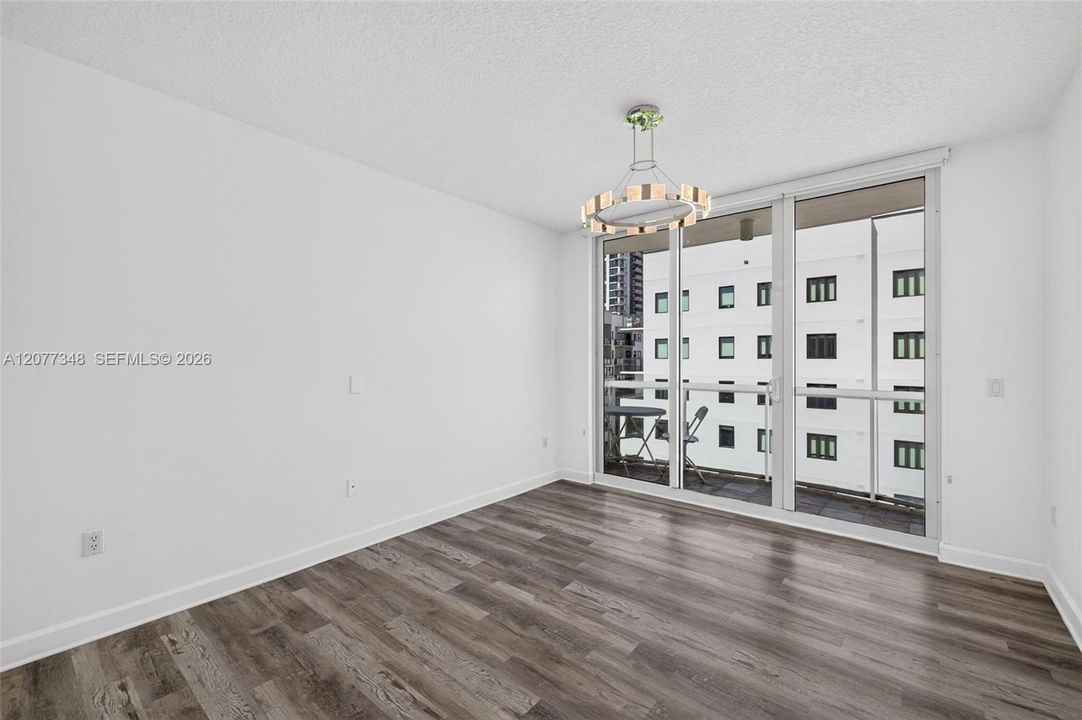 For Sale: $549,900 (2 beds, 2 baths, 990 Square Feet)