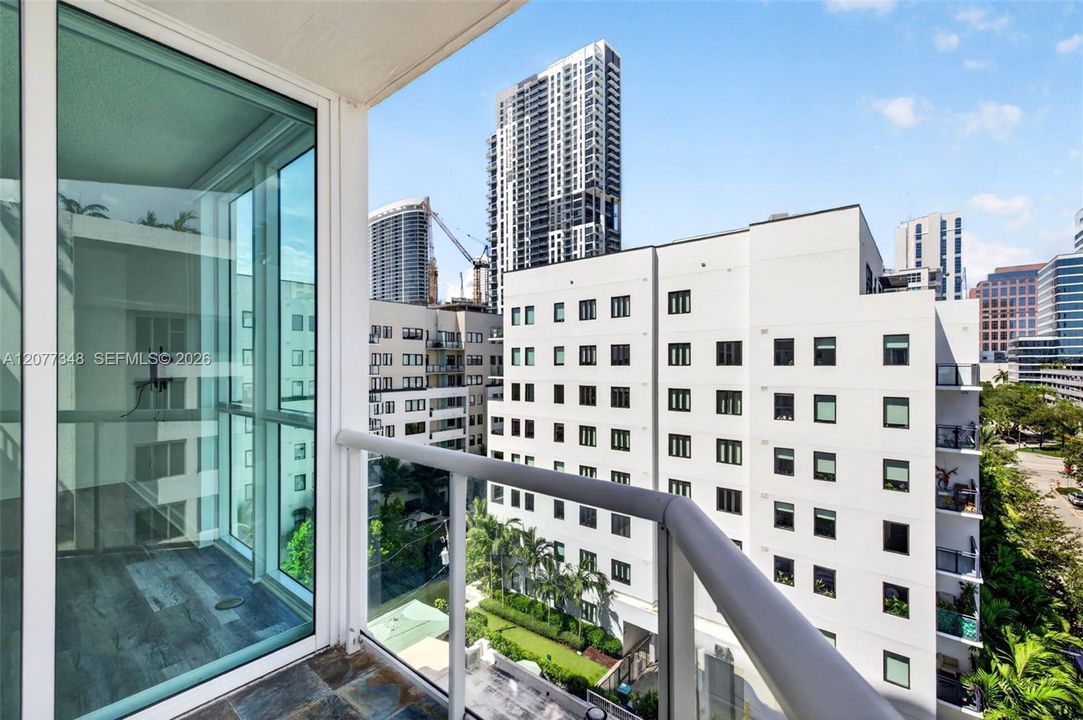 For Sale: $549,900 (2 beds, 2 baths, 990 Square Feet)