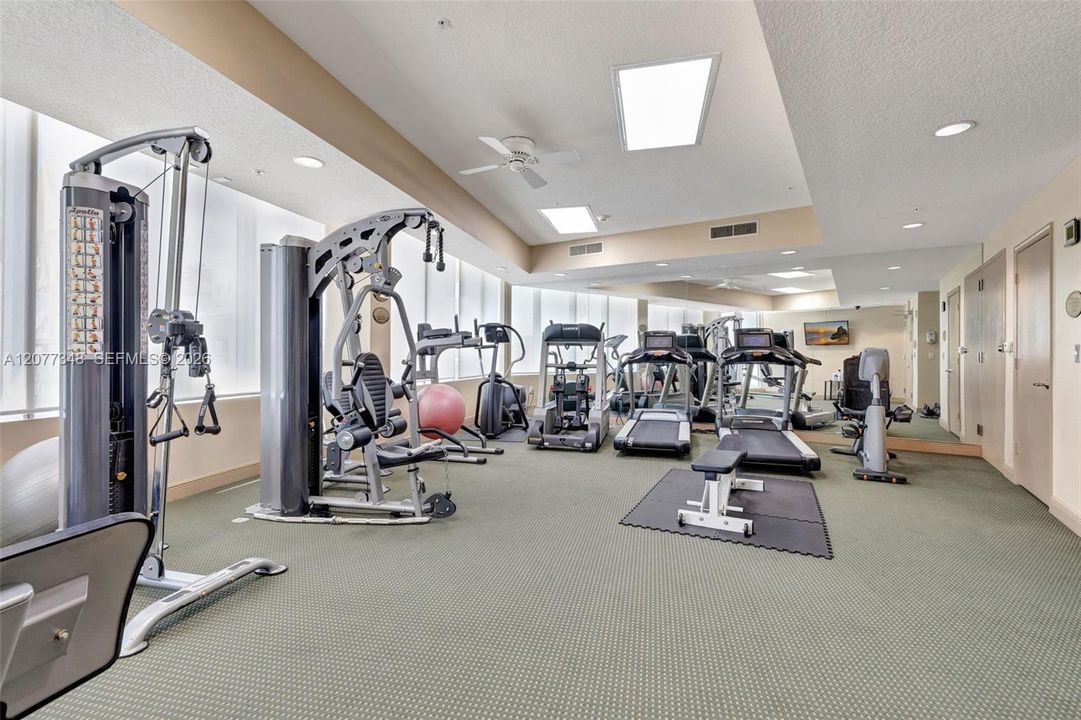 For Sale: $549,900 (2 beds, 2 baths, 990 Square Feet)