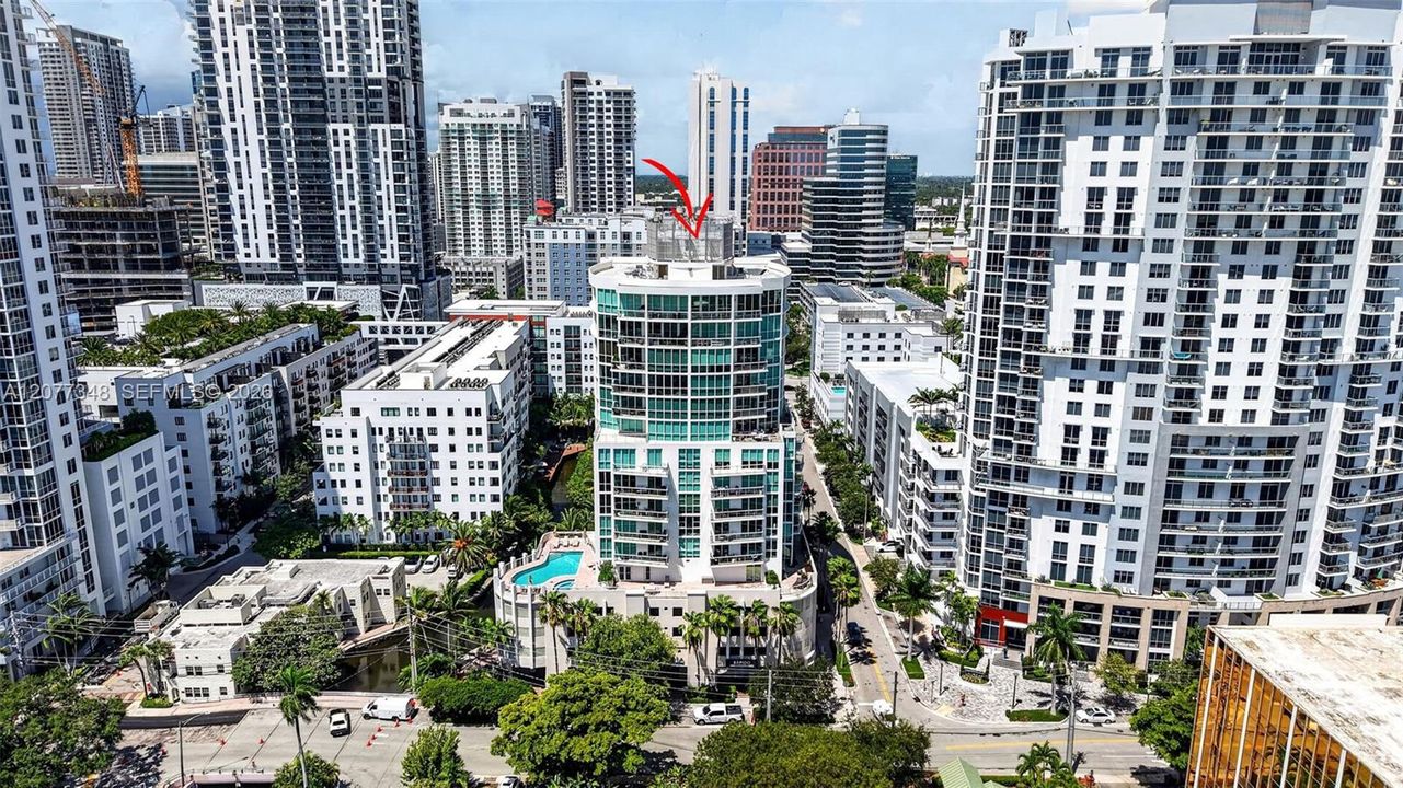 For Sale: $549,900 (2 beds, 2 baths, 990 Square Feet)