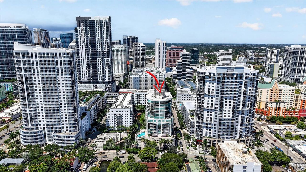For Sale: $549,900 (2 beds, 2 baths, 990 Square Feet)
