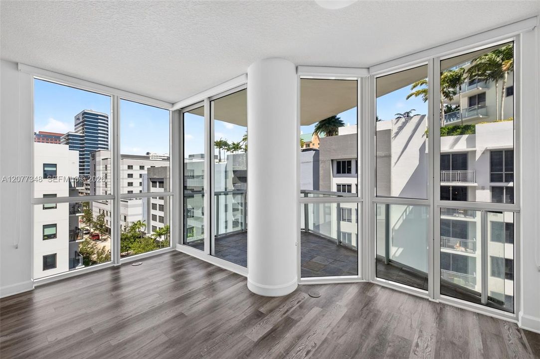 For Sale: $549,900 (2 beds, 2 baths, 990 Square Feet)