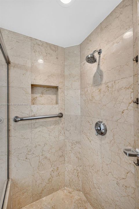 For Sale: $549,900 (2 beds, 2 baths, 990 Square Feet)