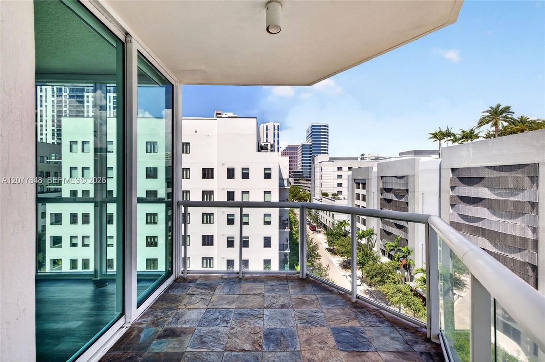For Sale: $549,900 (2 beds, 2 baths, 990 Square Feet)
