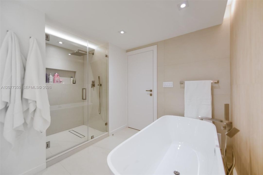 В аренду: $11,800 (3 спален, 2 ванн, 1782 Квадратных фут)