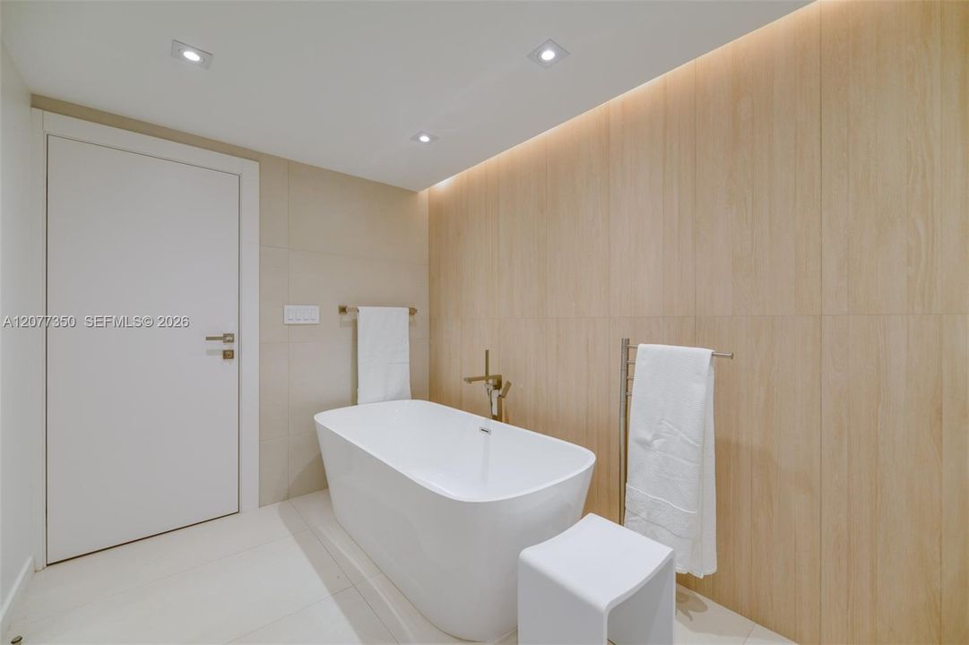В аренду: $11,800 (3 спален, 2 ванн, 1782 Квадратных фут)