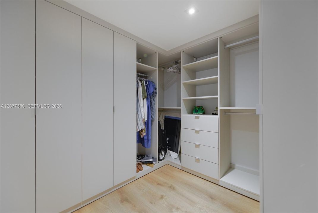 В аренду: $11,800 (3 спален, 2 ванн, 1782 Квадратных фут)