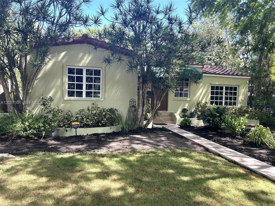 En Renta: $4,750 (3 camas, 2 baños, 1753 Pies cuadrados)