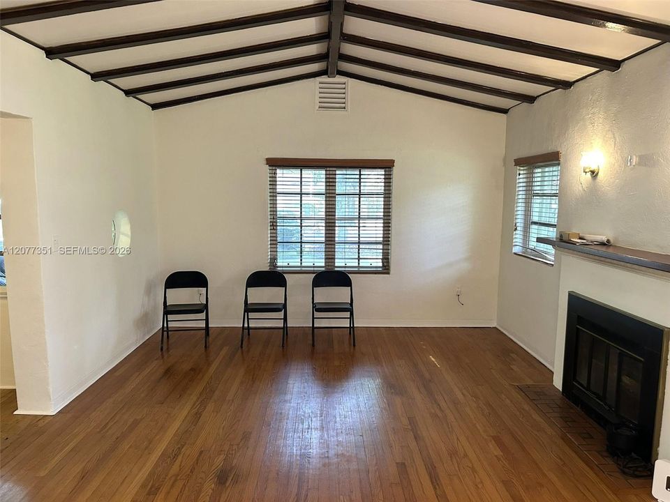 En Renta: $4,750 (3 camas, 2 baños, 1753 Pies cuadrados)