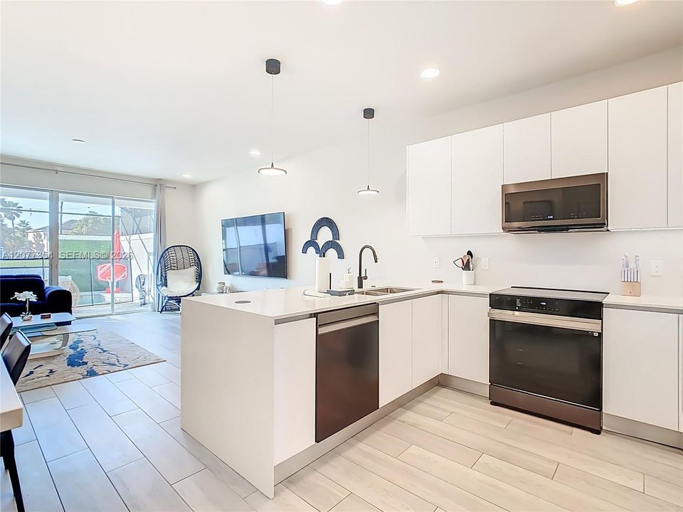 En Venta: $550,000 (3 camas, 3 baños, 2266 Pies cuadrados)