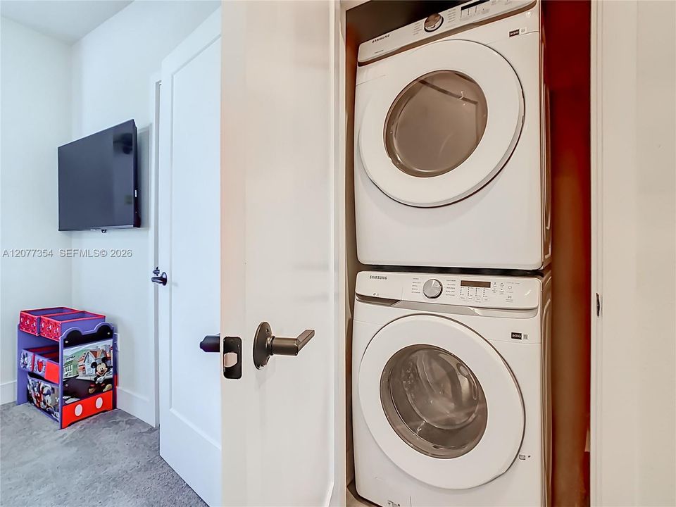 En Venta: $550,000 (3 camas, 3 baños, 2266 Pies cuadrados)