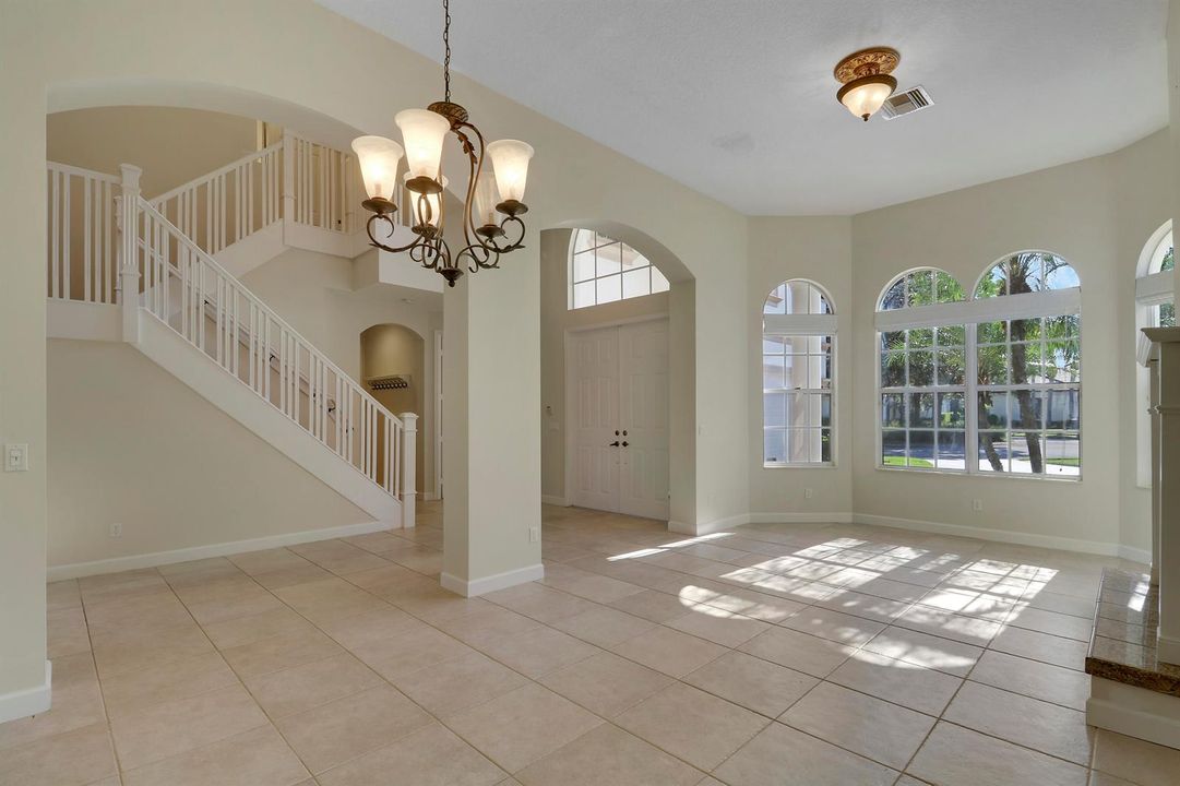 Living Area/Foyer