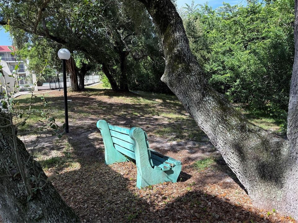 For Sale: $215,000 (1 beds, 1 baths, 635 Square Feet)
