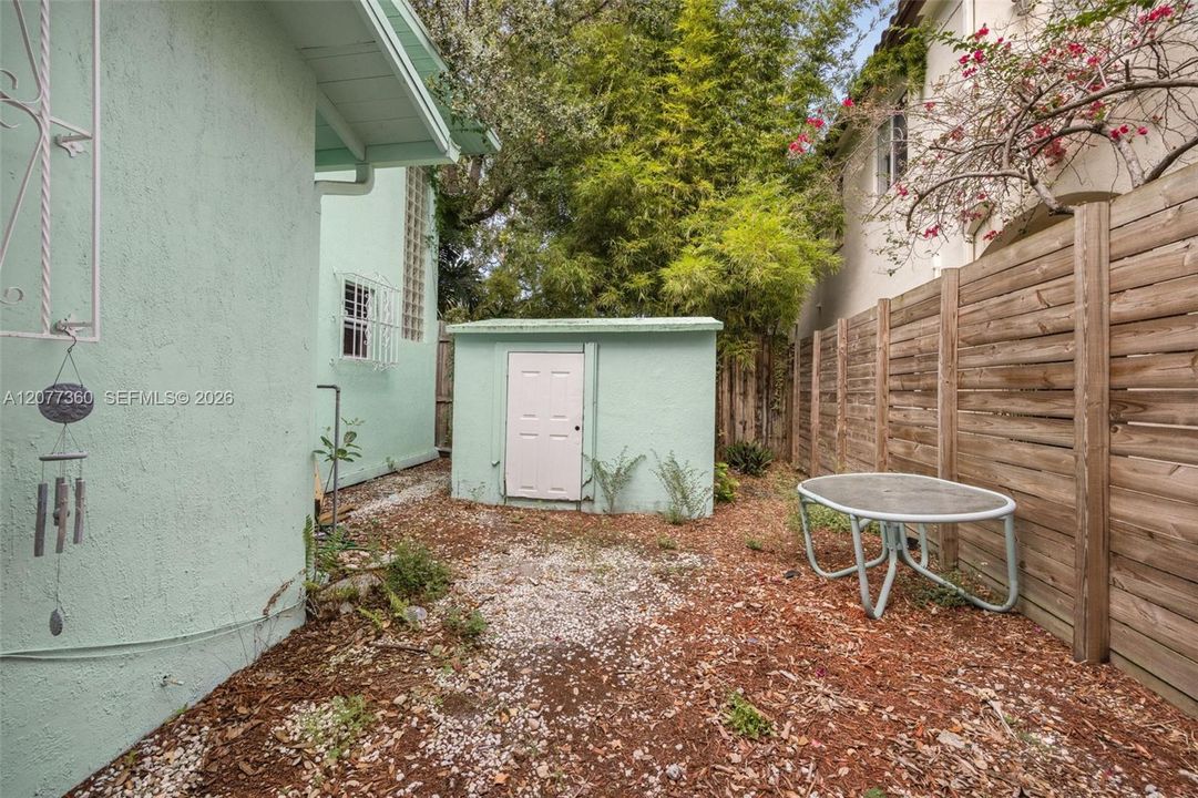 For Sale: $1,100,000 (3 beds, 3 baths, 1924 Square Feet)