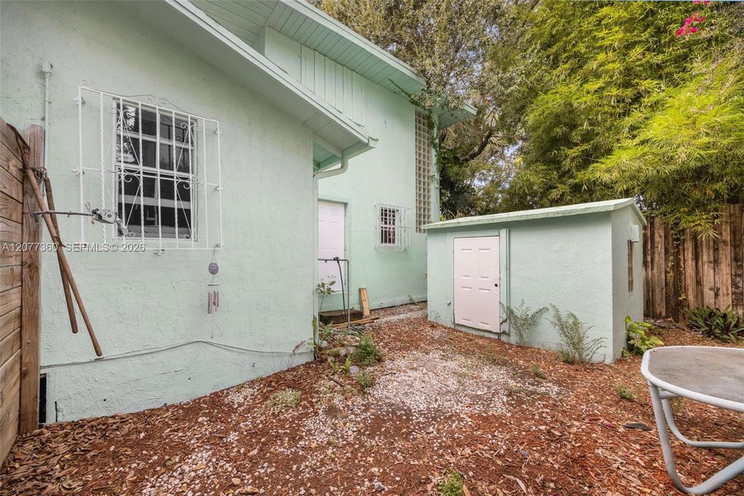 For Sale: $1,100,000 (3 beds, 3 baths, 1924 Square Feet)