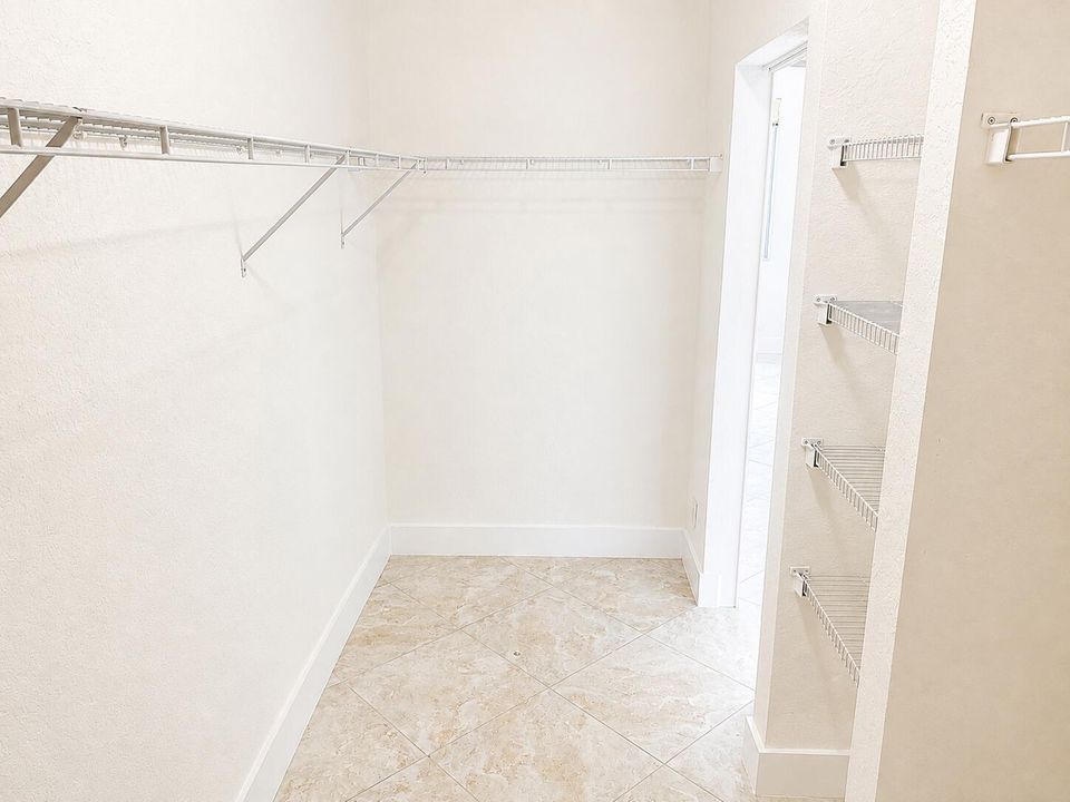 Walk In Closet 2