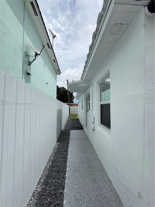 For Rent: $3,500 (3 beds, 1 baths, 1200 Square Feet)
