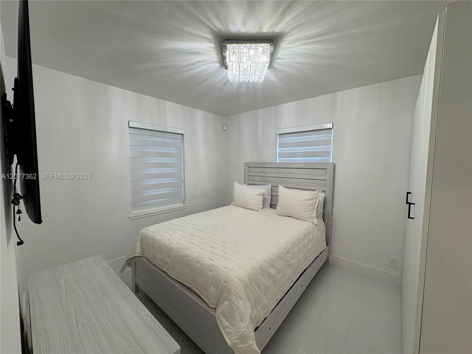 For Rent: $3,500 (3 beds, 1 baths, 1200 Square Feet)