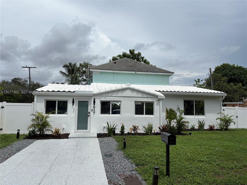 For Rent: $3,500 (3 beds, 1 baths, 1200 Square Feet)