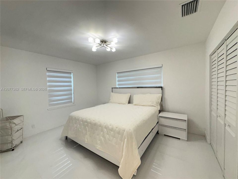 For Rent: $3,500 (3 beds, 1 baths, 1200 Square Feet)