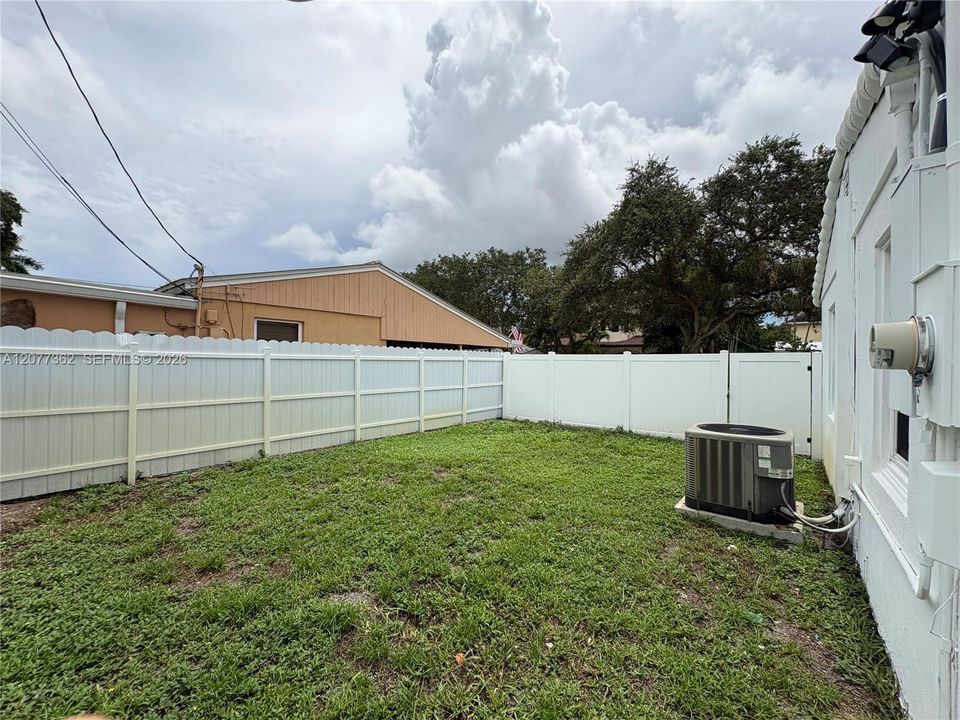 For Rent: $3,500 (3 beds, 1 baths, 1200 Square Feet)