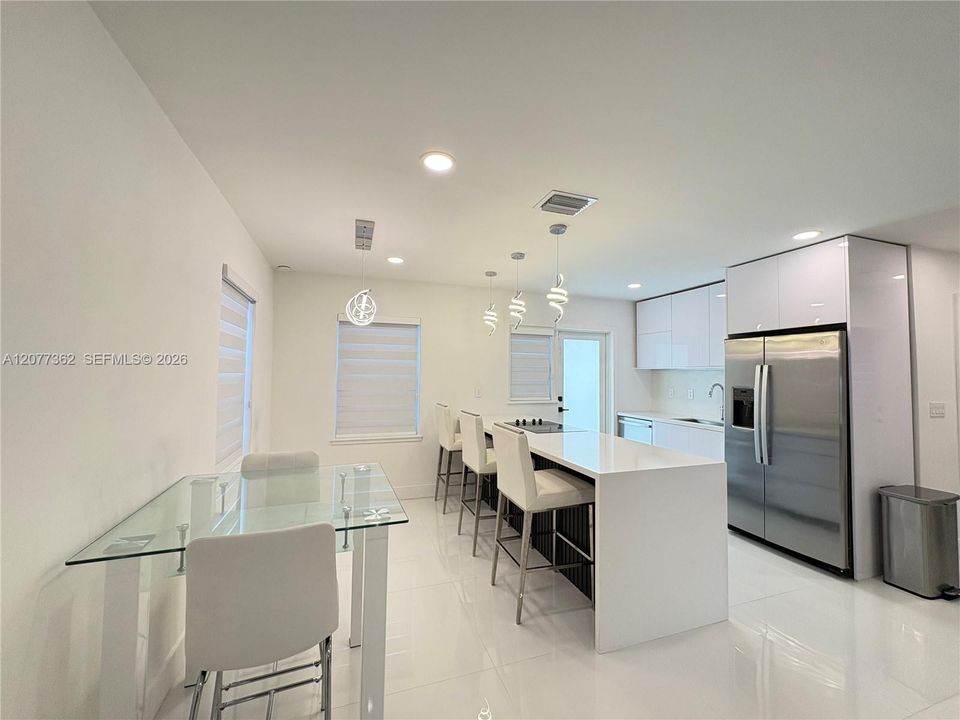 For Rent: $3,500 (3 beds, 1 baths, 1200 Square Feet)