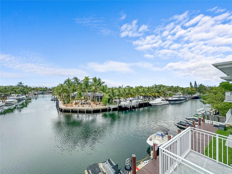 For Rent: $1,700 (1 beds, 1 baths, 710 Square Feet)