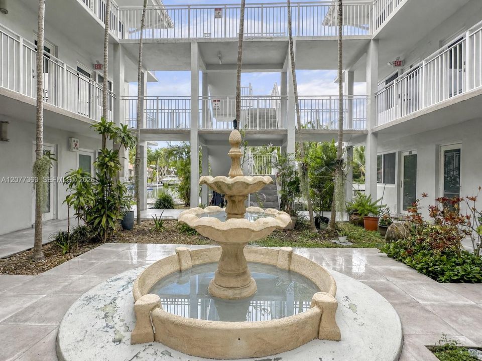 For Rent: $1,700 (1 beds, 1 baths, 710 Square Feet)