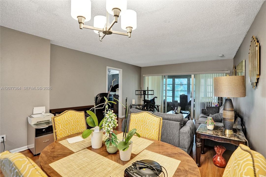For Rent: $1,800 (2 beds, 2 baths, 880 Square Feet)