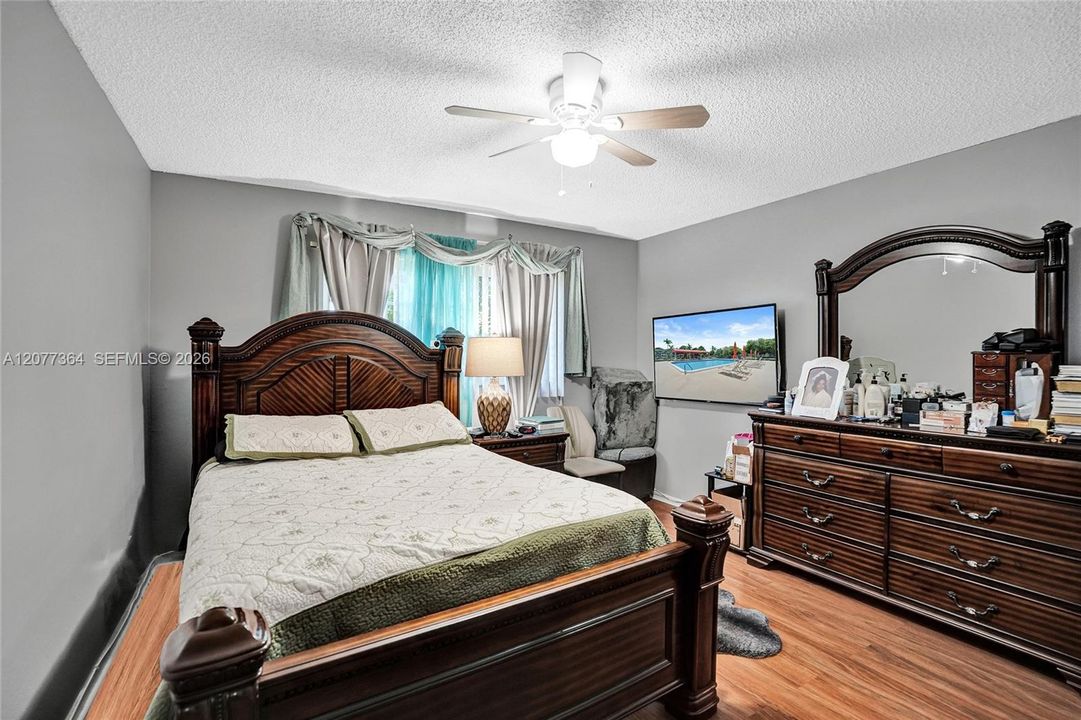 For Rent: $1,800 (2 beds, 2 baths, 880 Square Feet)
