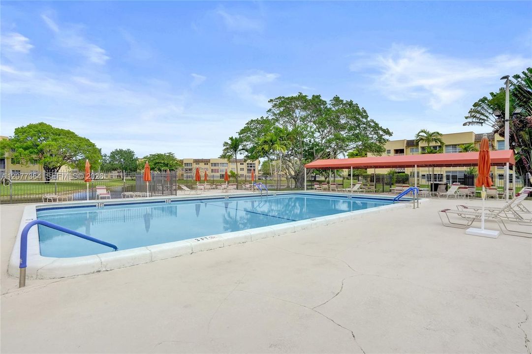 For Rent: $1,800 (2 beds, 2 baths, 880 Square Feet)