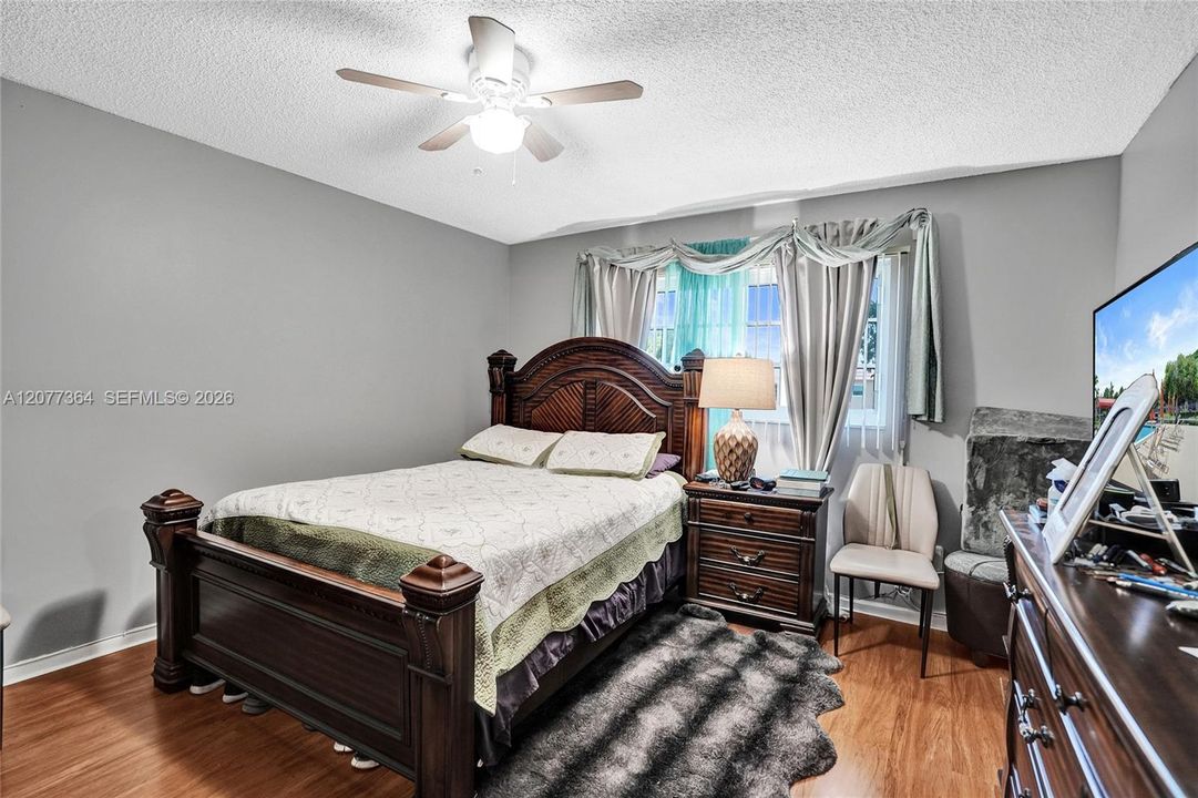 For Rent: $1,800 (2 beds, 2 baths, 880 Square Feet)