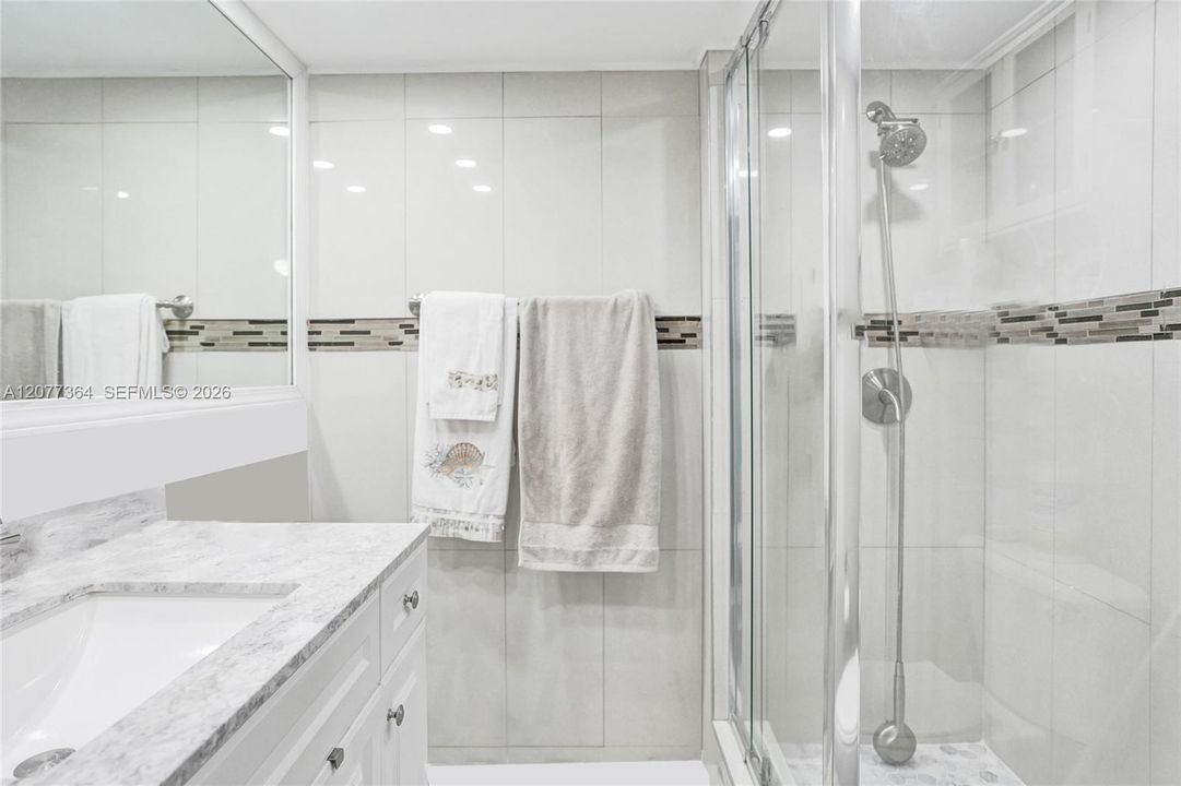 For Rent: $1,800 (2 beds, 2 baths, 880 Square Feet)