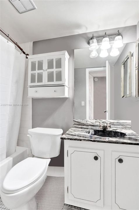 For Rent: $1,800 (2 beds, 2 baths, 880 Square Feet)