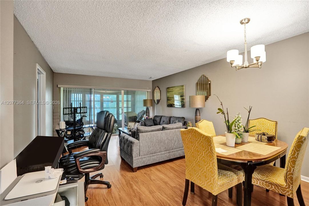 For Rent: $1,800 (2 beds, 2 baths, 880 Square Feet)