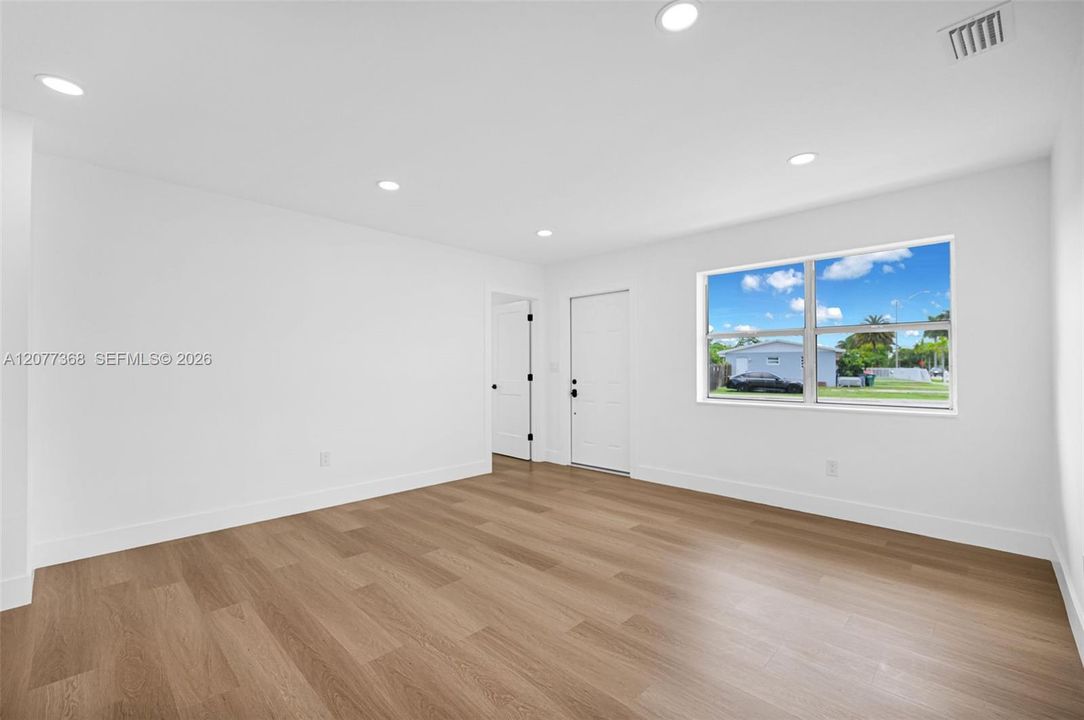 For Sale: $499,000 (4 beds, 2 baths, 1251 Square Feet)