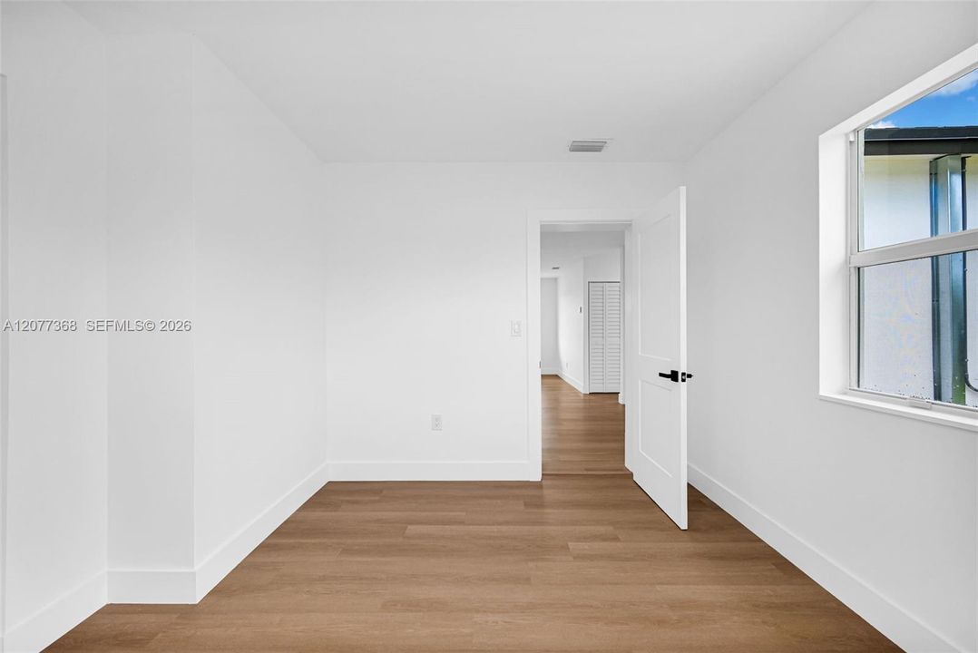 For Sale: $499,000 (4 beds, 2 baths, 1251 Square Feet)