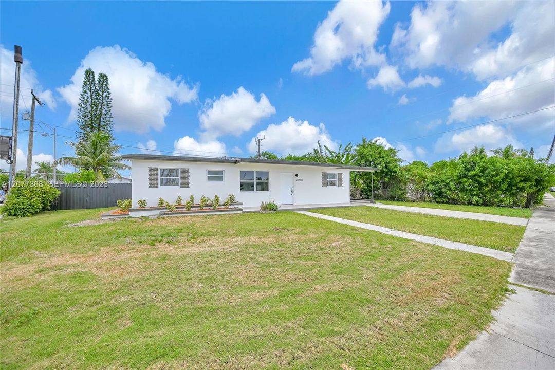 For Sale: $499,000 (4 beds, 2 baths, 1251 Square Feet)