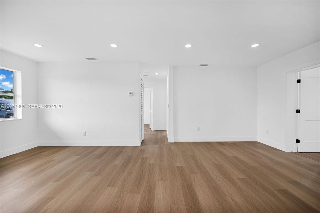 For Sale: $499,000 (4 beds, 2 baths, 1251 Square Feet)