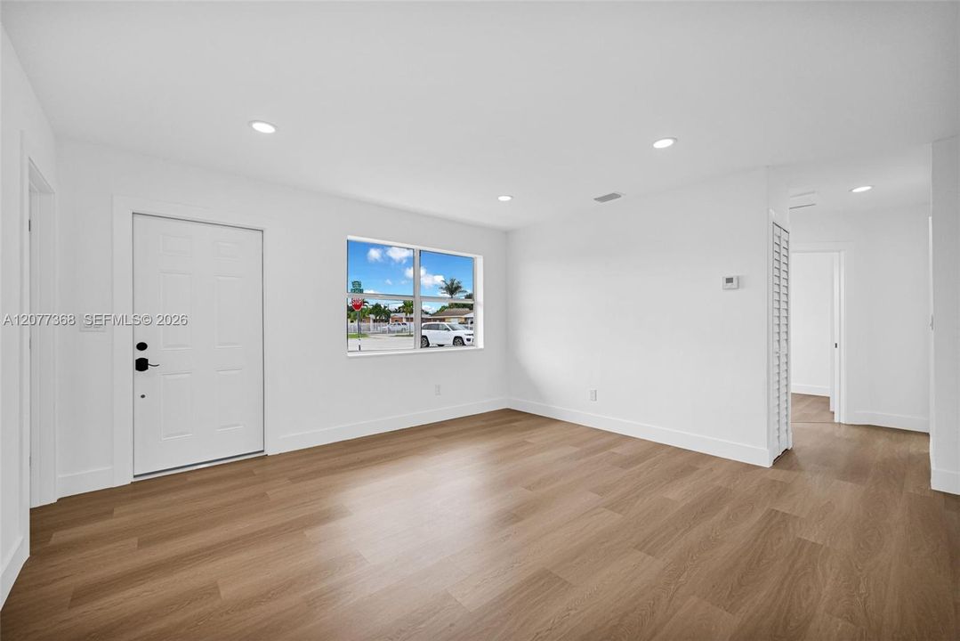 For Sale: $499,000 (4 beds, 2 baths, 1251 Square Feet)